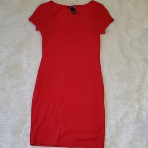 H & M red t-shirt